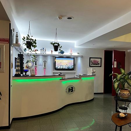 Hotel Betty Personal Style And Beach Village Rimini Exteriér fotografie