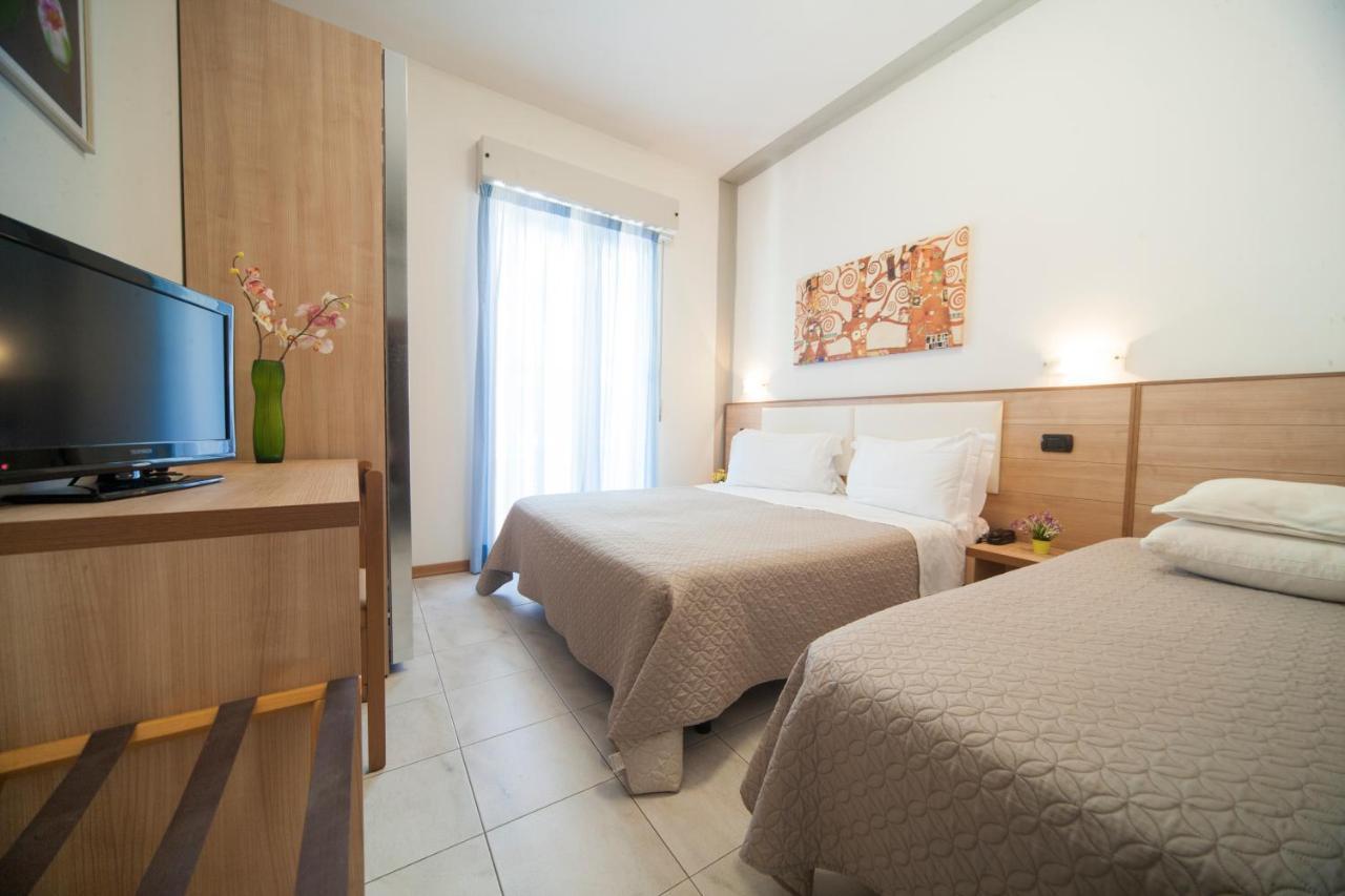 Hotel Betty Personal Style And Beach Village Rimini Exteriér fotografie