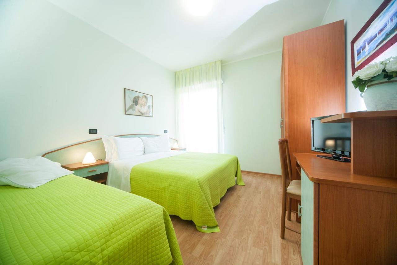 Hotel Betty Personal Style And Beach Village Rimini Exteriér fotografie