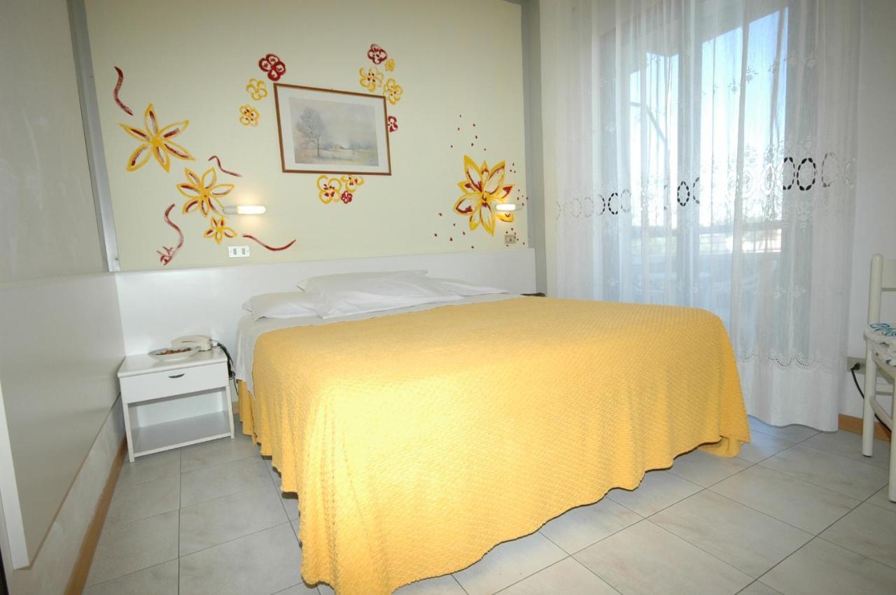 Hotel Betty Personal Style And Beach Village Rimini Exteriér fotografie