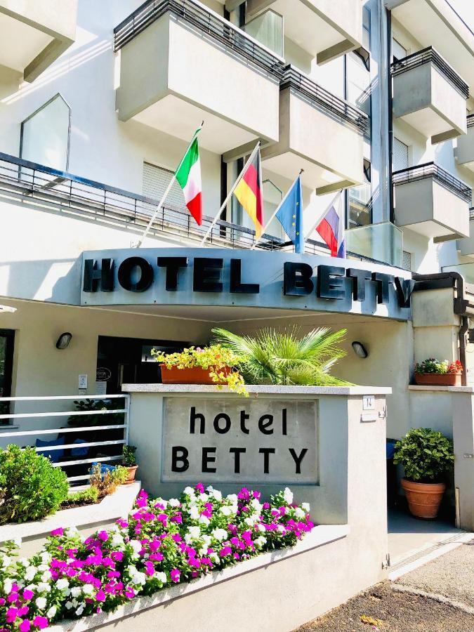 Hotel Betty Personal Style And Beach Village Rimini Exteriér fotografie