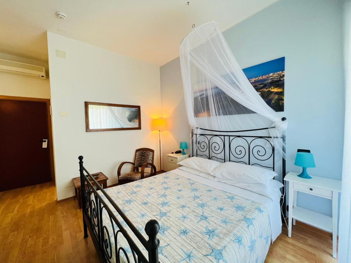 Hotel Betty Personal Style And Beach Village Rimini Exteriér fotografie