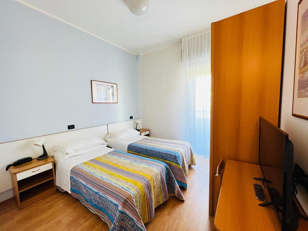 Hotel Betty Personal Style And Beach Village Rimini Exteriér fotografie
