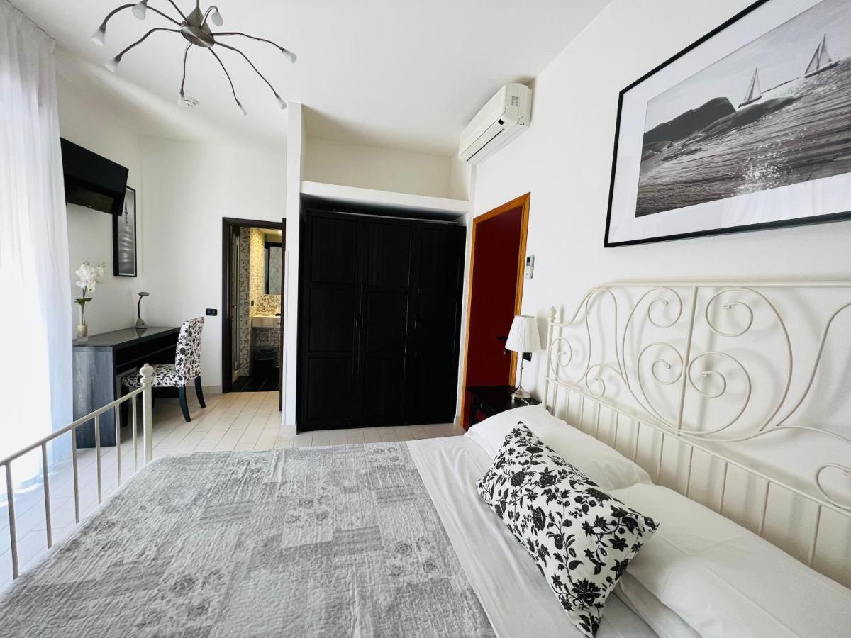 Hotel Betty Personal Style And Beach Village Rimini Exteriér fotografie