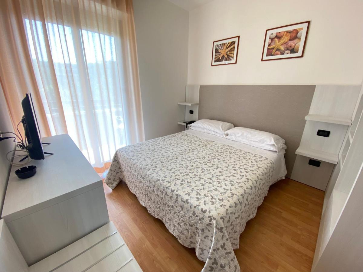 Hotel Betty Personal Style And Beach Village Rimini Exteriér fotografie