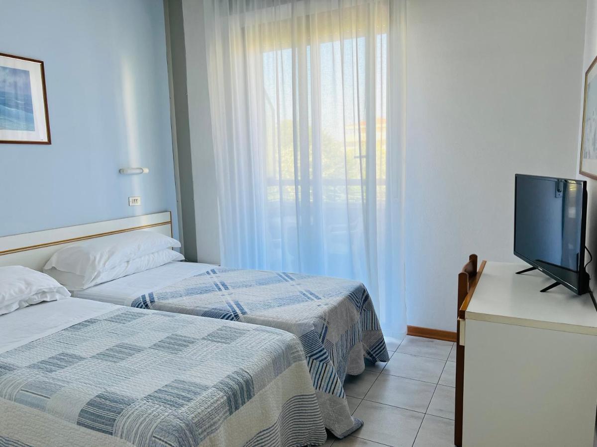 Hotel Betty Personal Style And Beach Village Rimini Exteriér fotografie