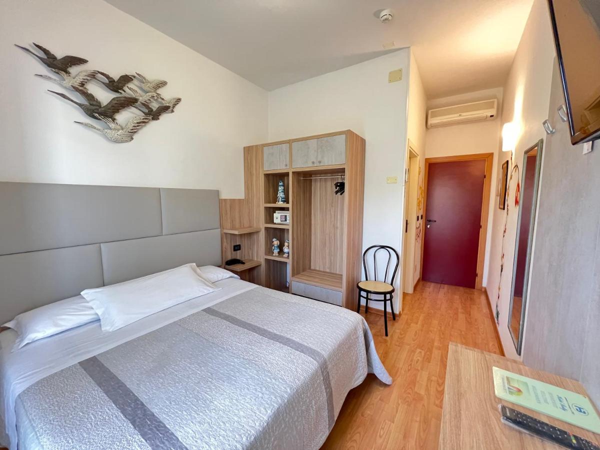 Hotel Betty Personal Style And Beach Village Rimini Exteriér fotografie