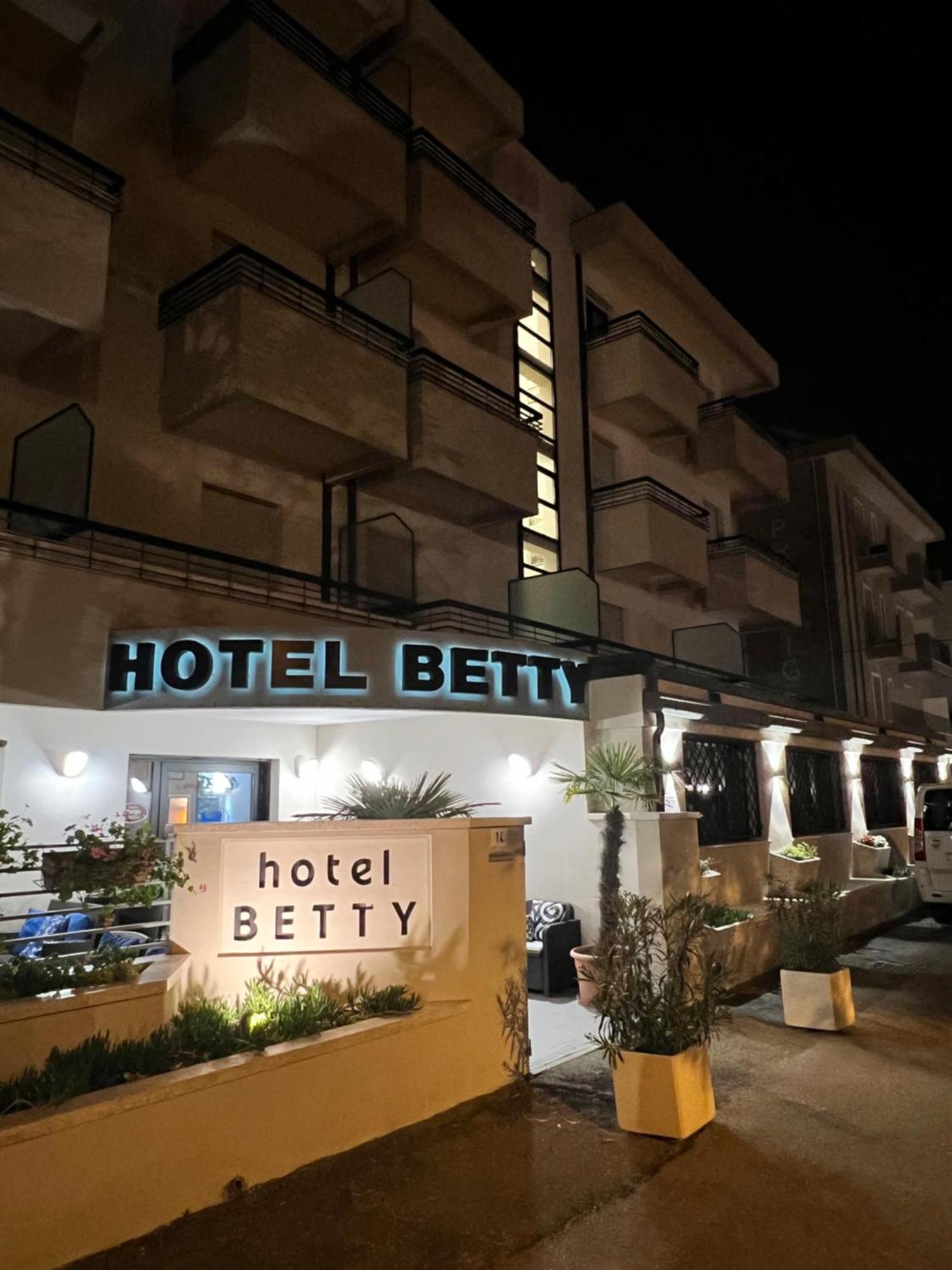 Hotel Betty Personal Style And Beach Village Rimini Exteriér fotografie