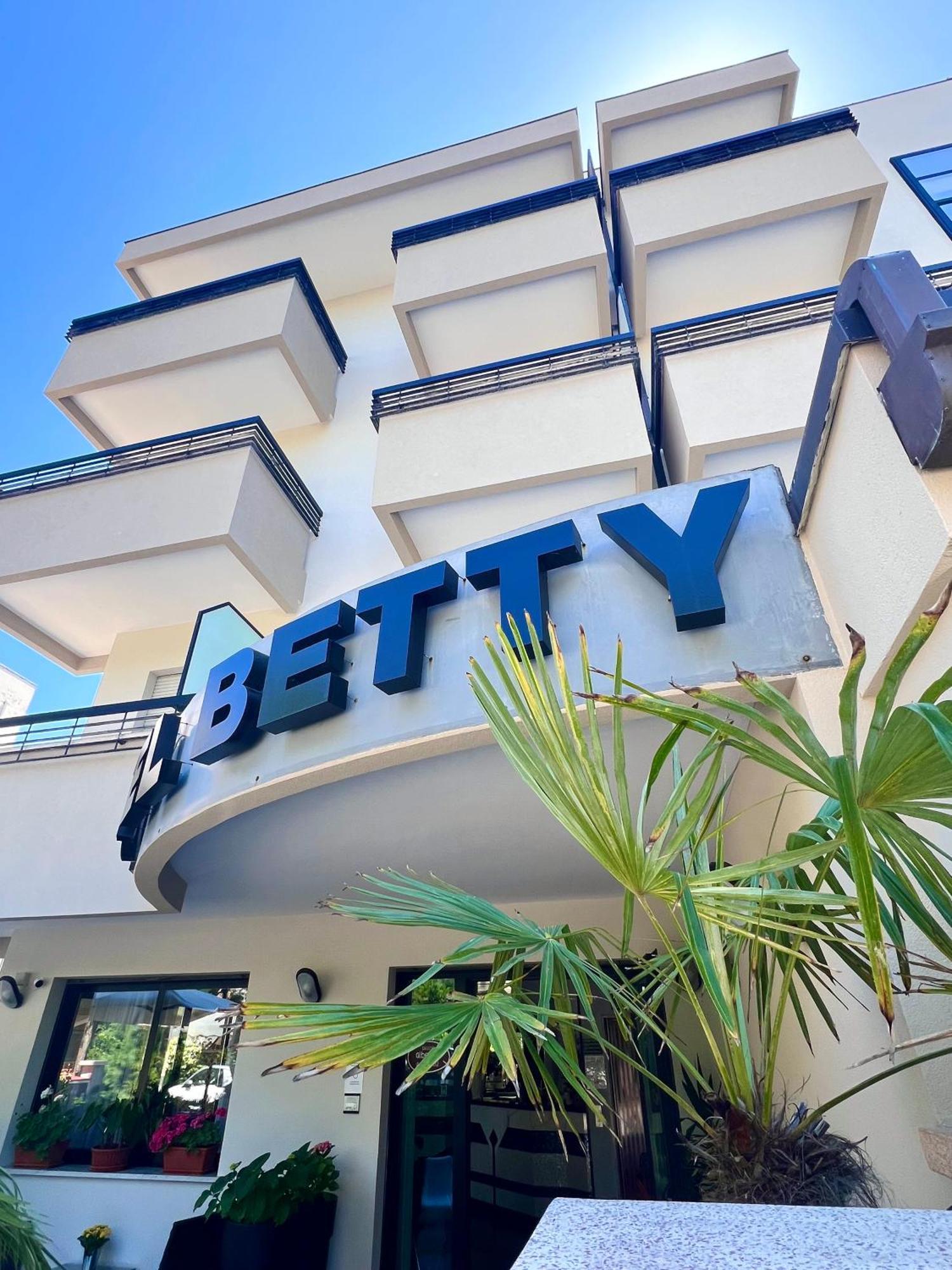 Hotel Betty Personal Style And Beach Village Rimini Exteriér fotografie